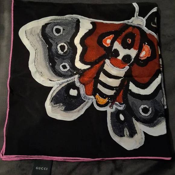 NWT Beautiful Gucci Black Silk Scarf with Butterfly Design - Picture 5 of 5